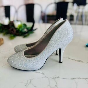 Women’s Silver Heels by Silver Slippers Size 7